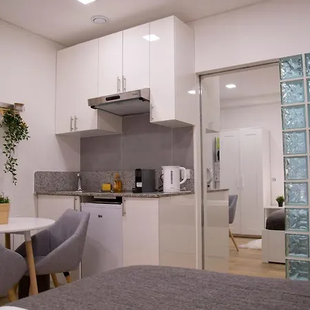 Mathilde - Authentic Saint-germain Seine Walk