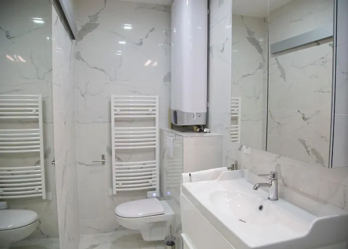 Mathilde - Authentic Saint-germain Seine Walk