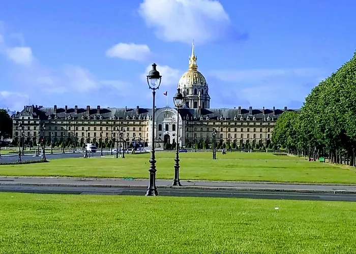 Mathilde - Authentic Saint-germain Seine Walk * Paris