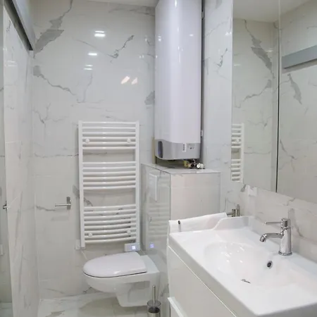 Mathilde - Authentic Saint-germain Seine Walk