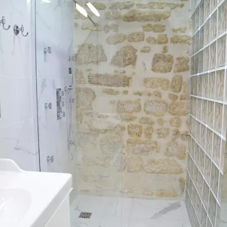 Mathilde - Authentic Saint-germain Seine Walk Apartmán *